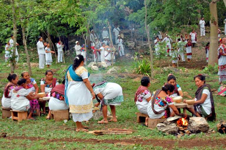 La indumentaria según moda y vanidad: Mayas