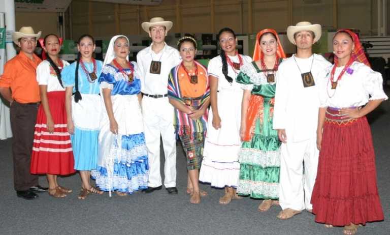 Trajes típicos del mundo, El Salvador