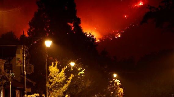 El incendio más grande de la historia de California continúa su avance