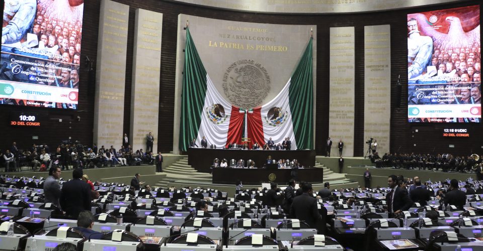 Dan “golpe de Estado” los diputados mexicanos: