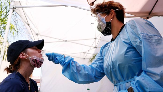 Los Ángeles decreta nuevamente la mascarilla obligatoria ante el aumento de los contagios