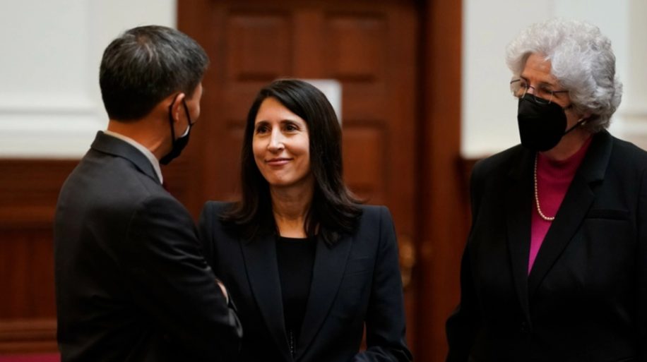 Confirman a la primera jueza latina en Corte Suprema de California
