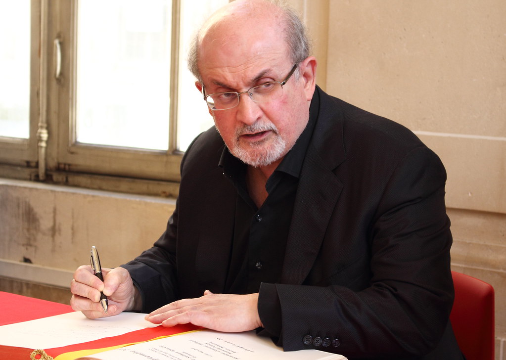 Salman Rushdie: el escritor británico es apuñalado en un auditorio en Nueva York