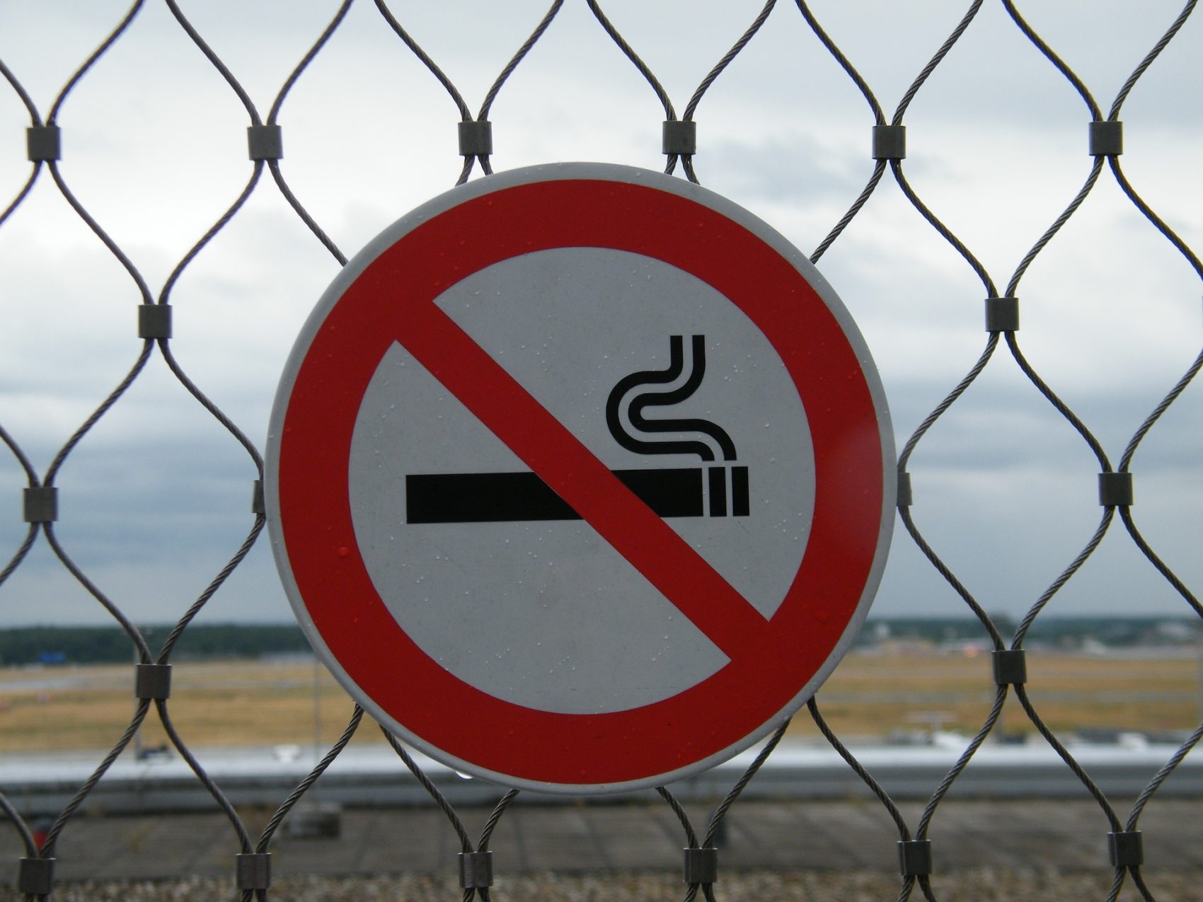 México prohíbe fumar en playas, parques y otros espacios públicos